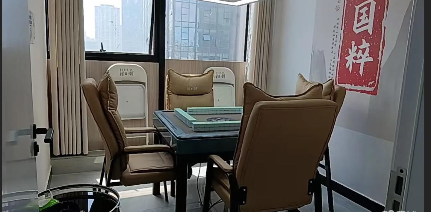 自助棋牌室转让 8个包房，有稳定的客户。