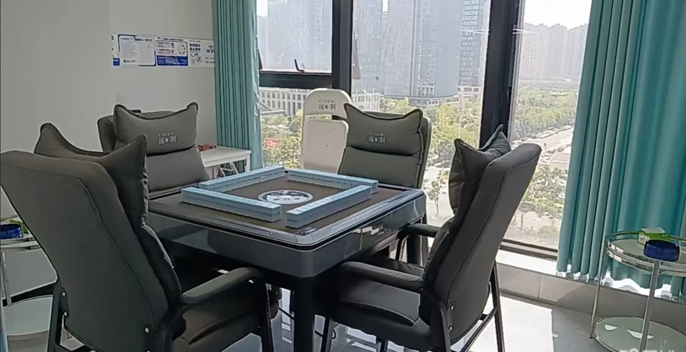 自助棋牌室转让 8个包房，有稳定的客户。