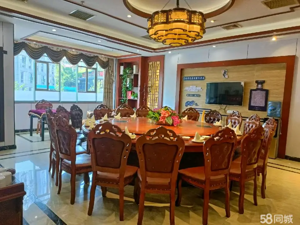 （转让餐饮，娱乐，网红一条街，地理位置优越，高端小区群
