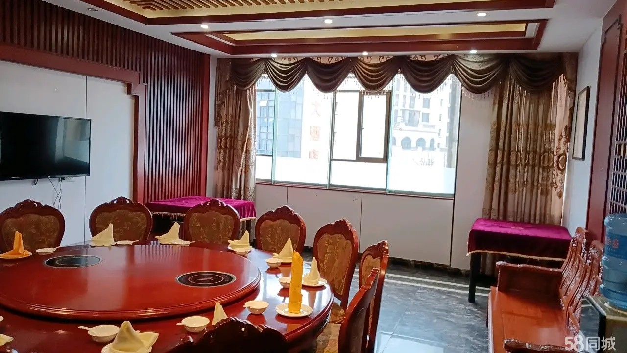 （转让餐饮，娱乐，网红一条街，地理位置优越，高端小区群