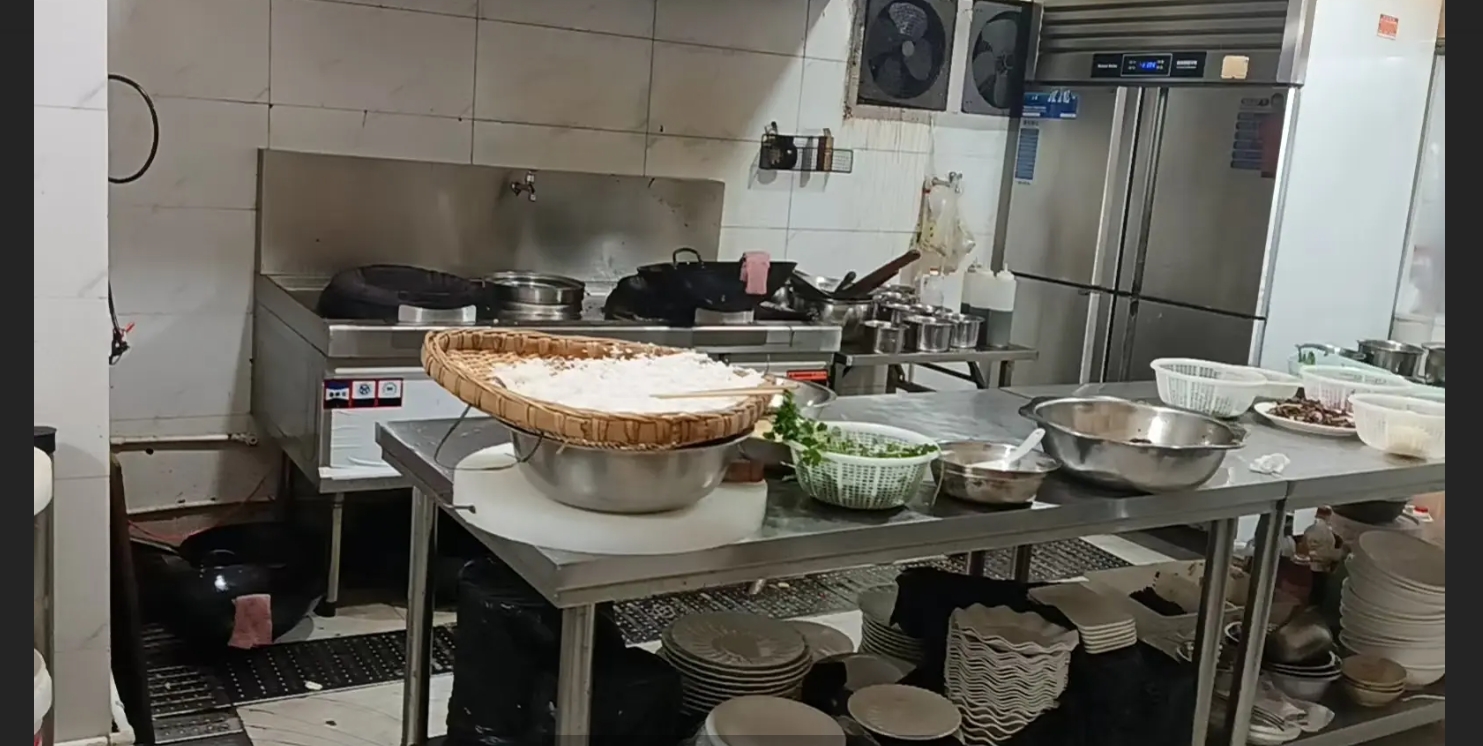 (转让)可做早餐，中餐，晚餐，夜宵，店内所有设备设施齐全，