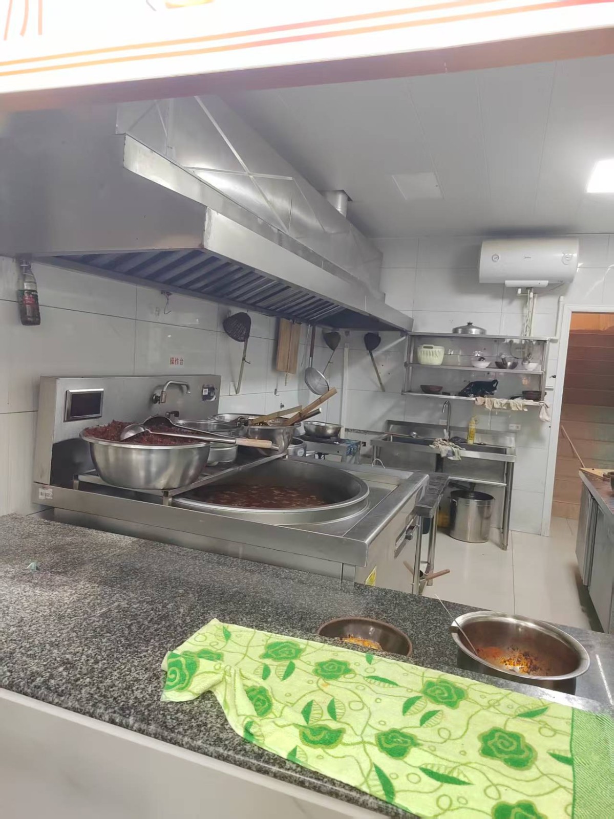 澳门路斑马线旁边餐饮店转让