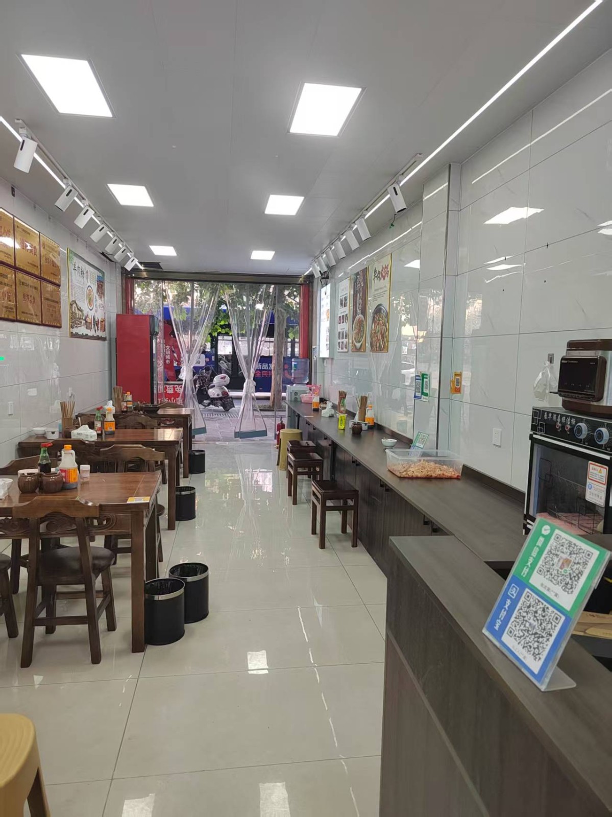 澳门路斑马线旁边餐饮店转让