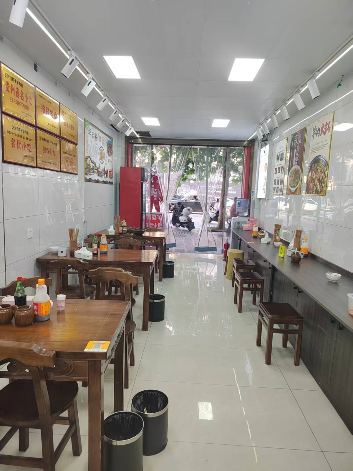 澳门路斑马线旁边餐饮店转让