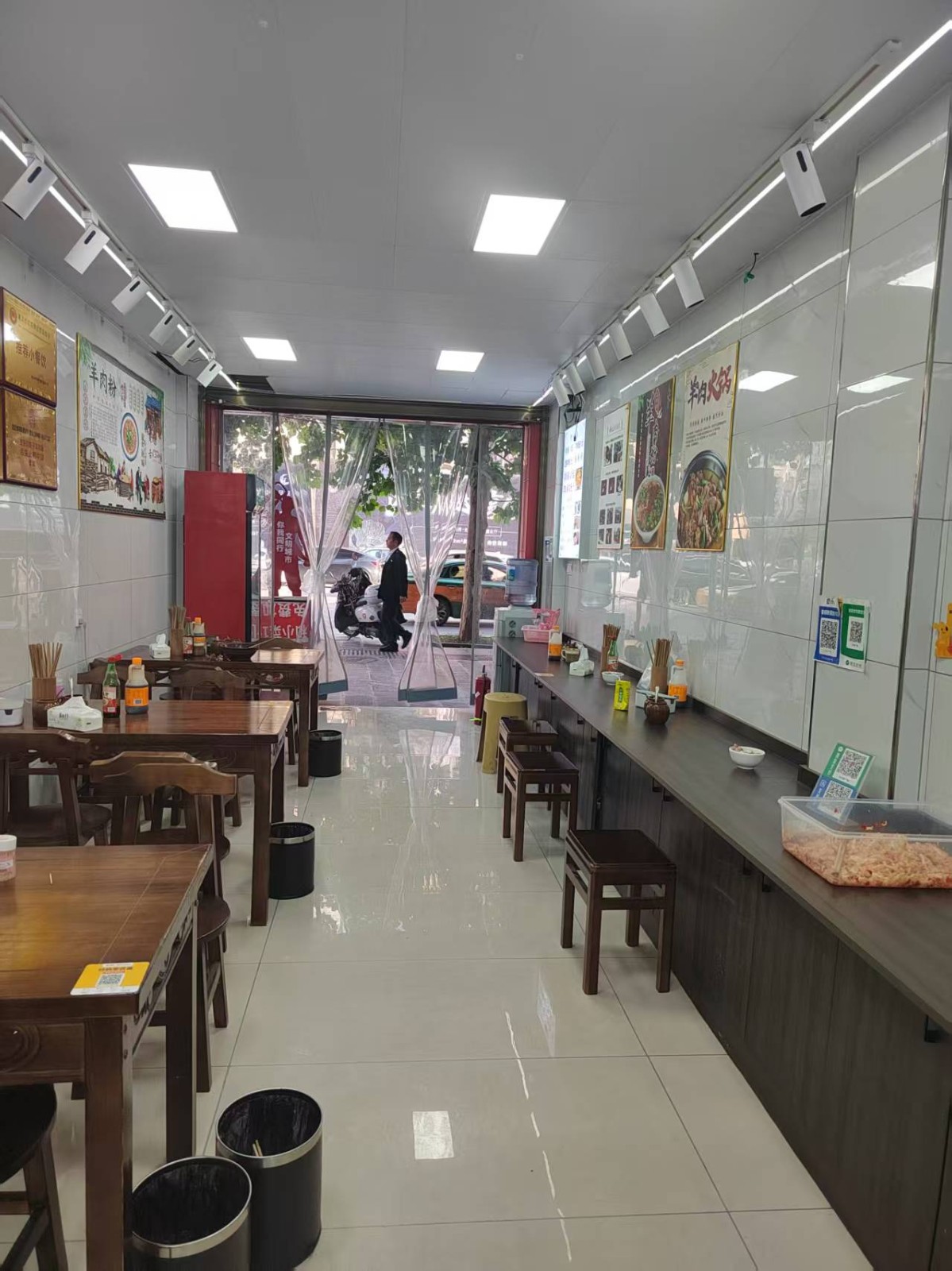 澳门路斑马线旁边餐饮店转让
