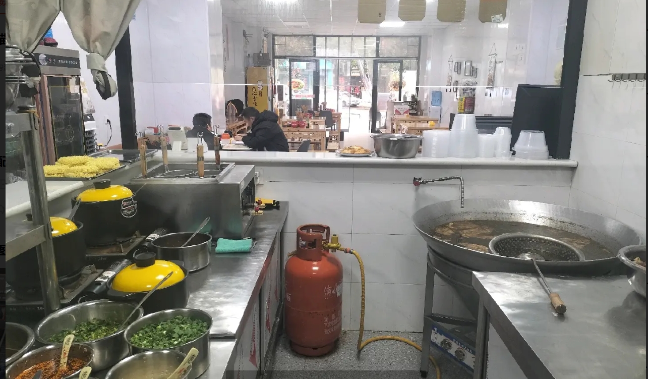 (转让)营业中临街旺铺低价转让