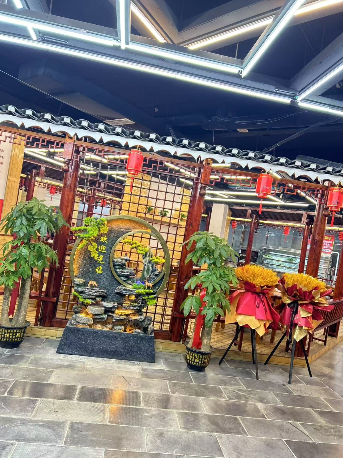 (转让)餐饮店(中型)可经营火锅、炒菜、承包真席及商务宾请等