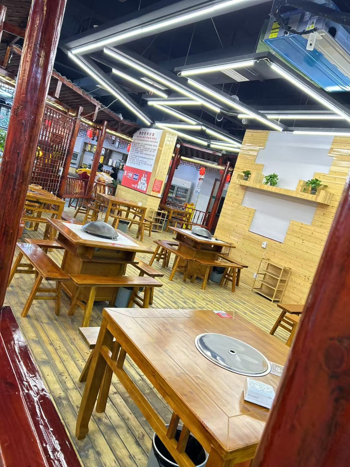 (转让)餐饮店(中型)可经营火锅、炒菜、承包真席及商务宾请等