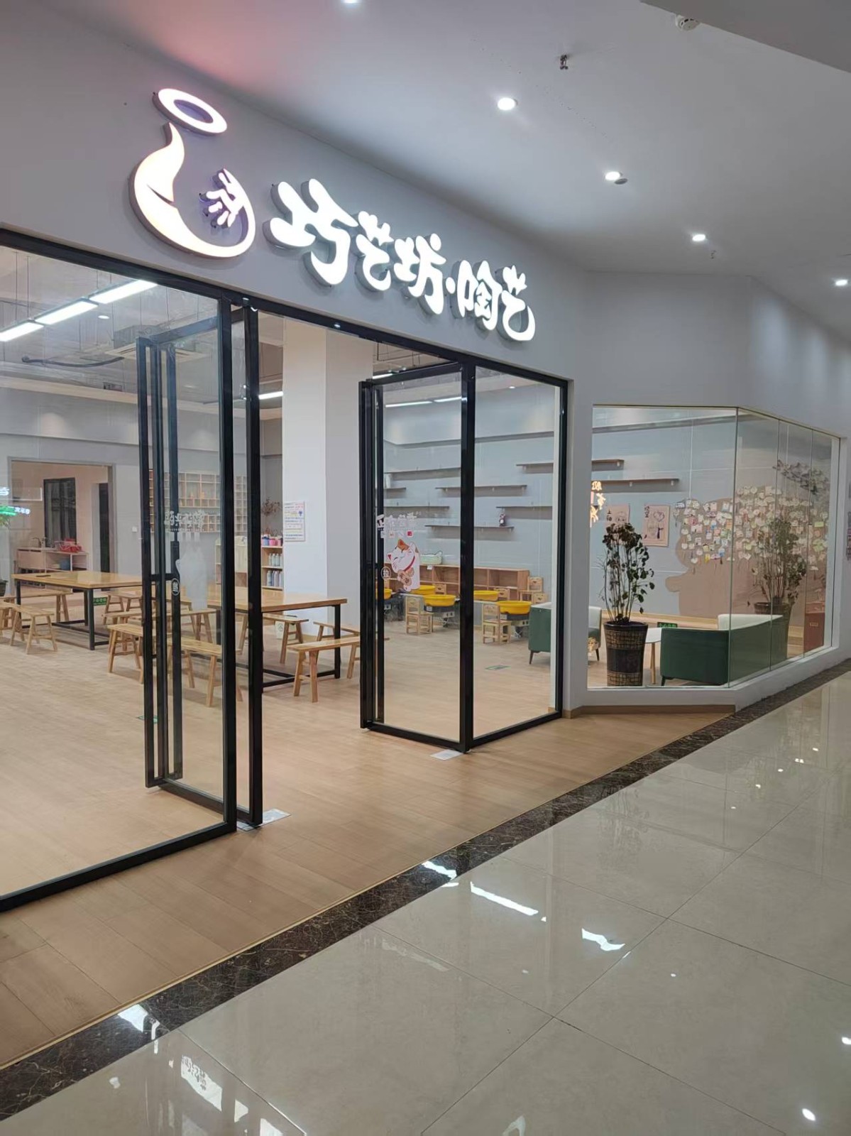 昆明路平台300平米培训室低价急转