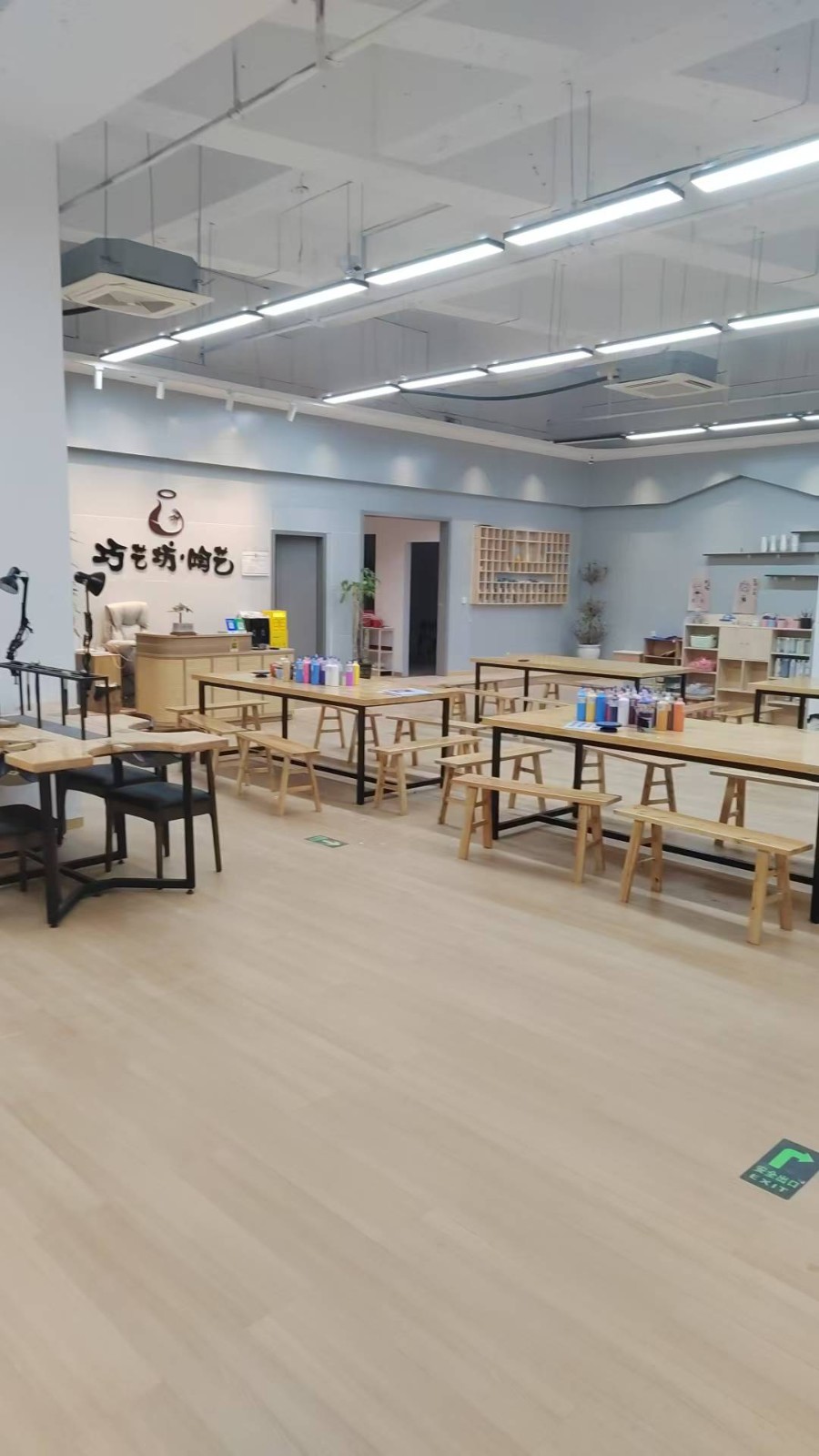 昆明路平台300平米培训室低价急转