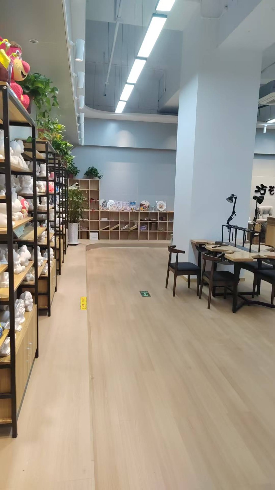 昆明路平台300平米培训室低价急转