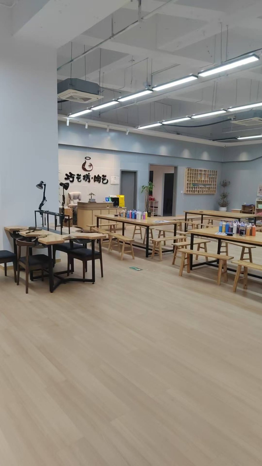 昆明路平台300平米培训室低价急转