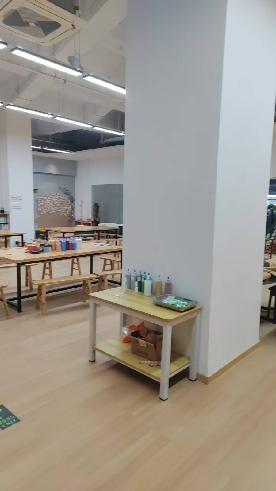 昆明路平台300平米培训室低价急转