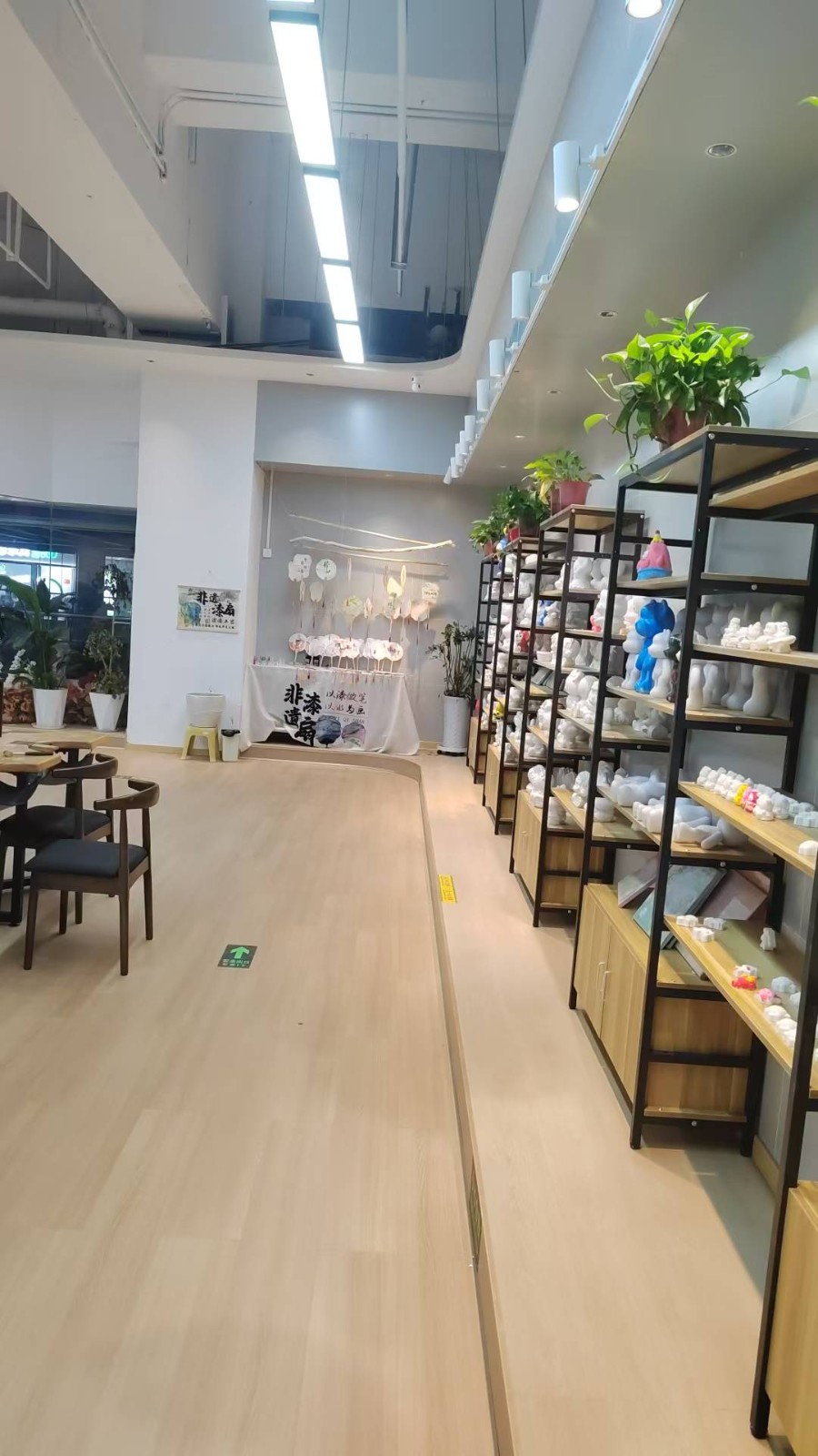昆明路平台300平米培训室低价急转