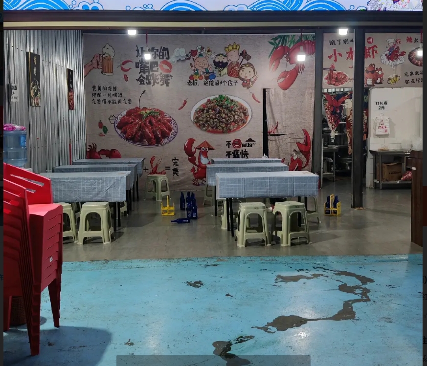 (转让)万里美食街内，两城区的中间