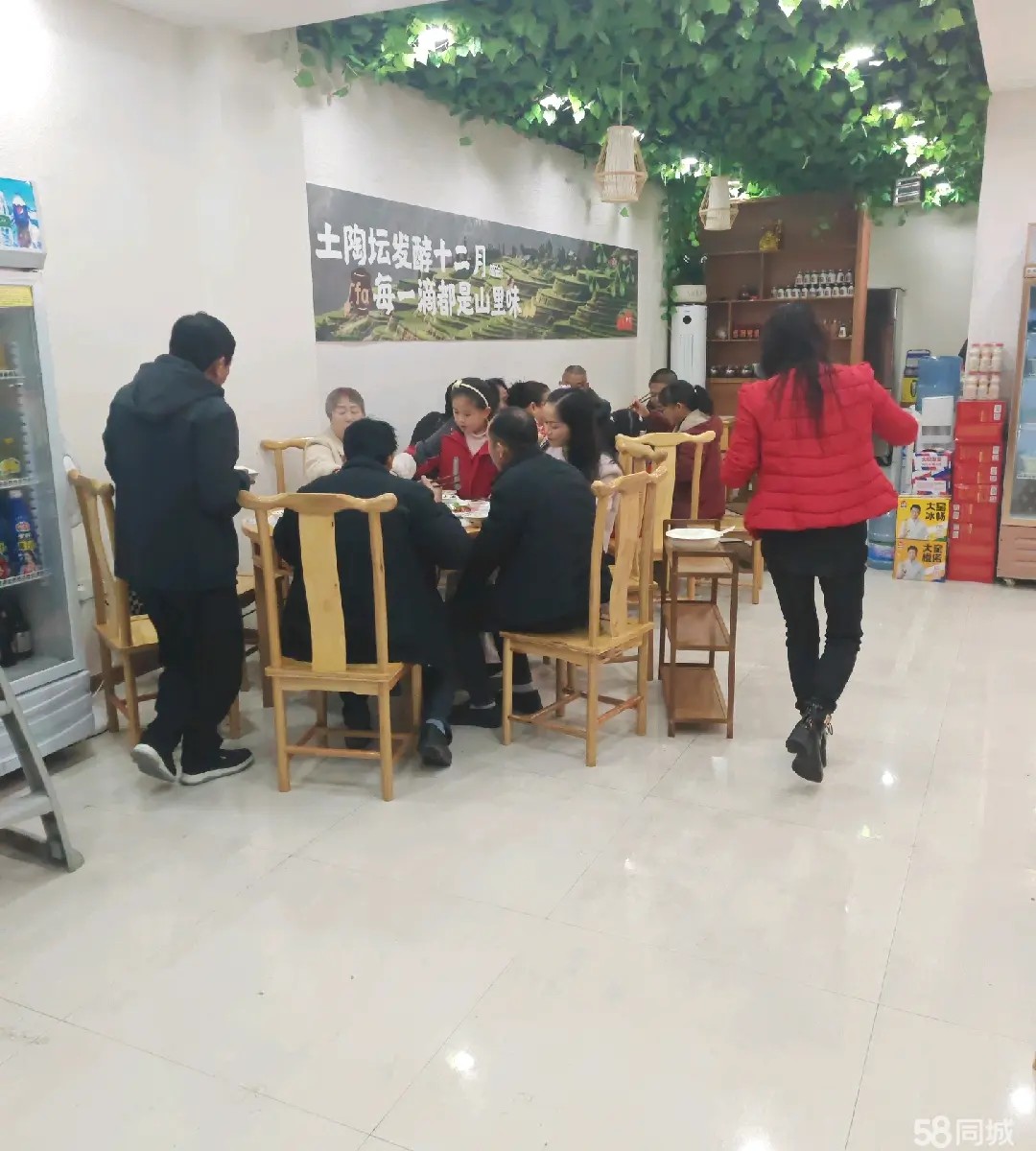（转让）火锅店转让，设备齐全，一层商铺，户形方正好用。