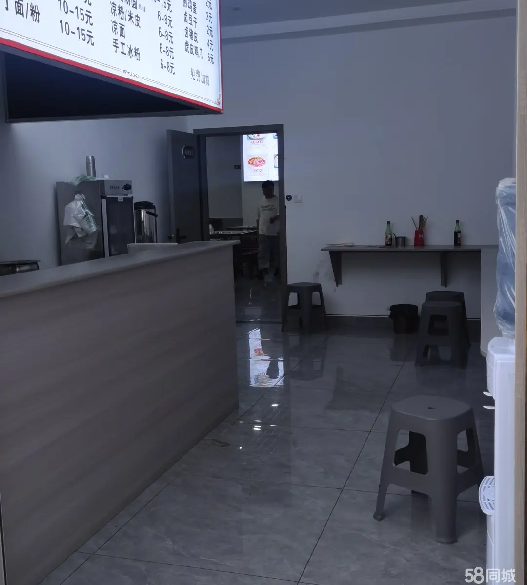 （转让）三个店铺（大厅、包房、粉面馆）转让，新装修8个月