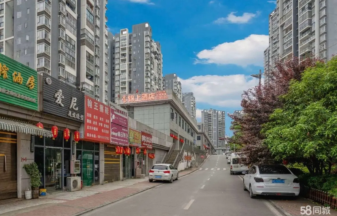 (转让）酒店生意转让，位居高铁站附近，美食一条街，价格可面议。