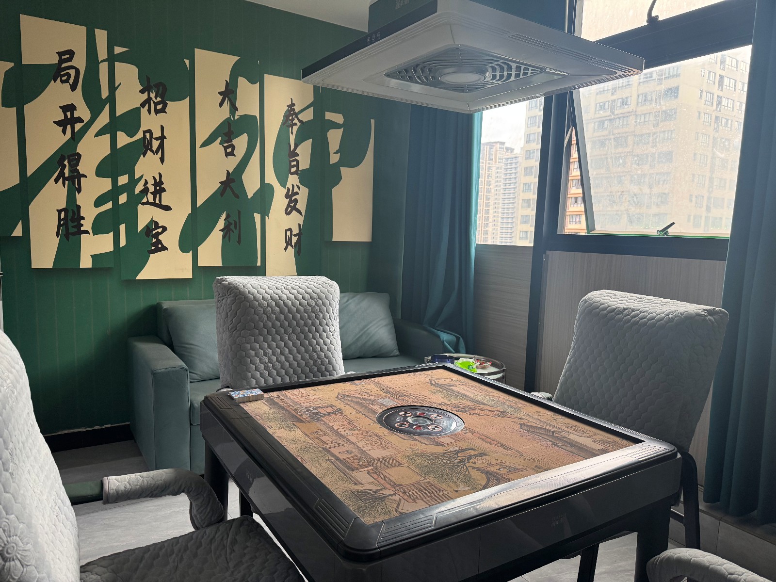 自助棋牌室转让 8个包房，有稳定的客户。