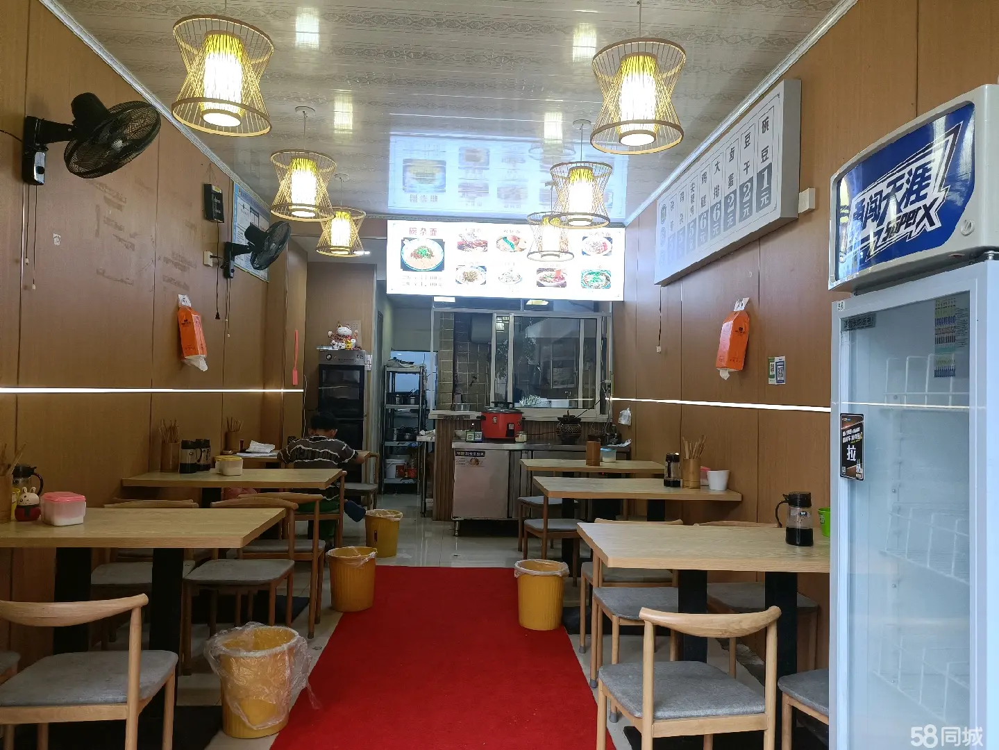(转让)本店位置好，十字路口，人流量大，酒店，写字楼多，商场，学校