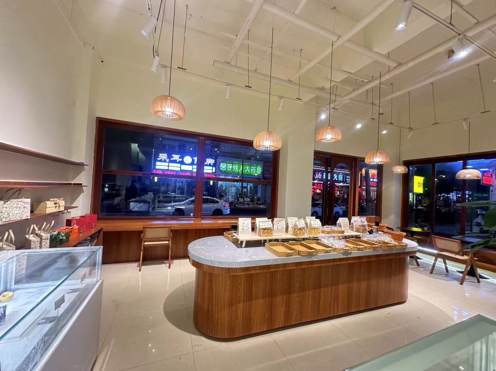 仁怀四转盘双门头蛋糕店整体转让可空转