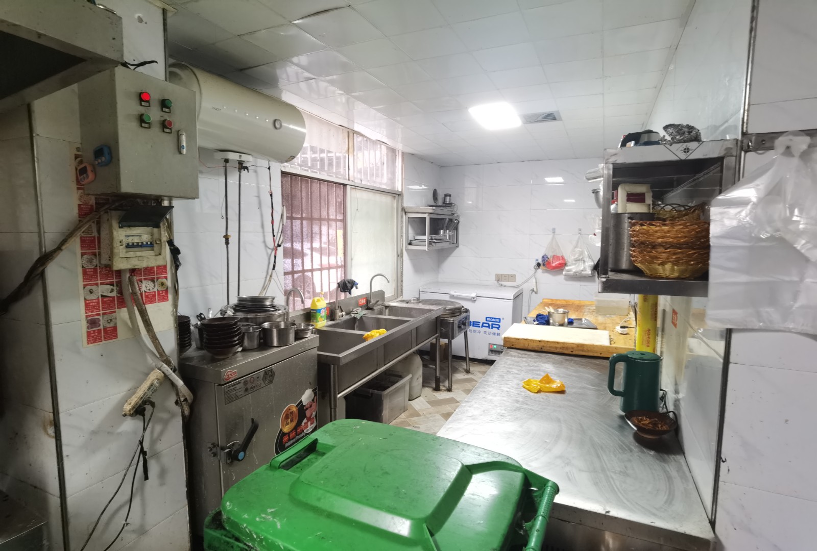 仁怀三转盘市中心阿玛尼商业街对面大型网吧宵夜店转让