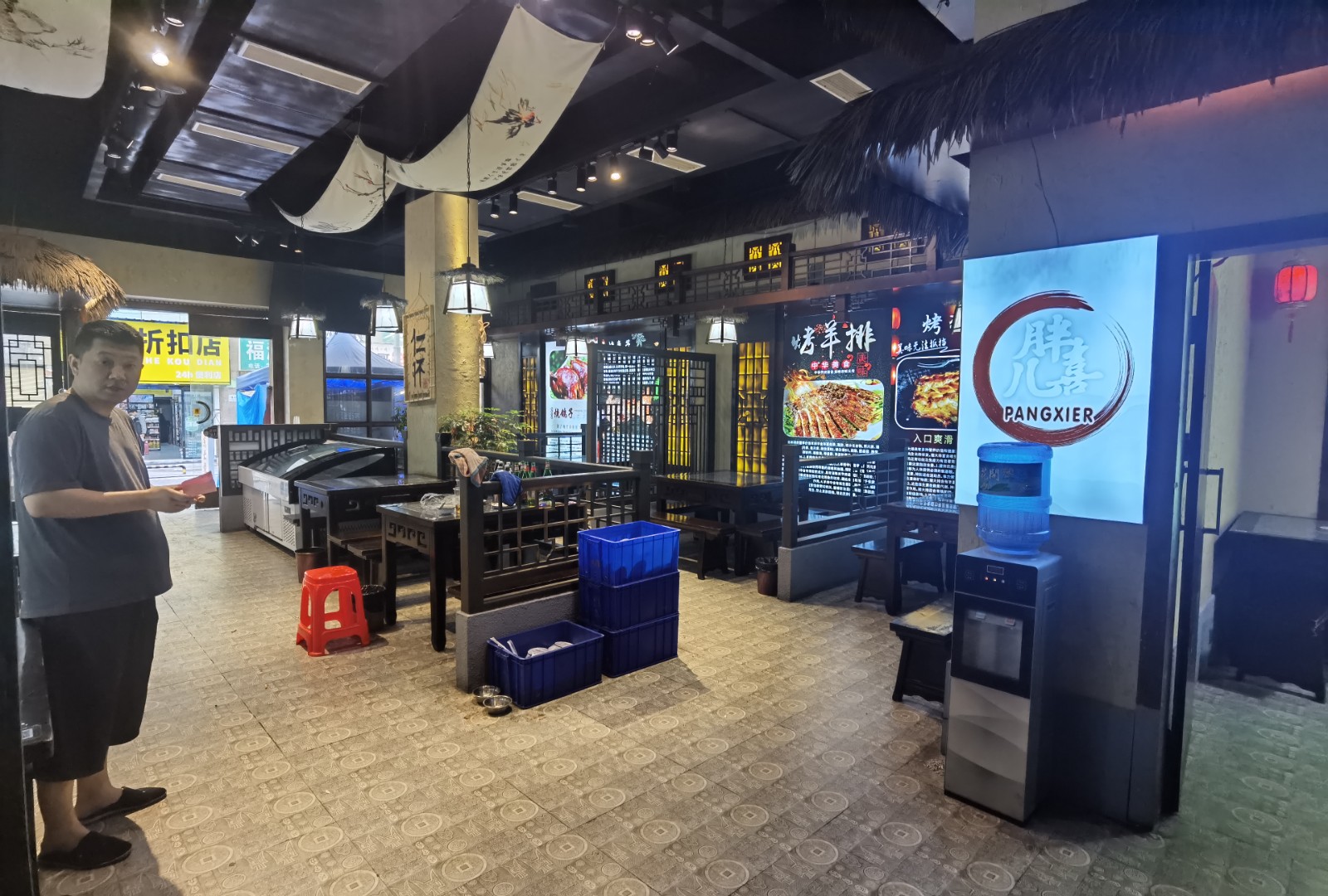 仁怀三转盘市中心阿玛尼商业街对面大型网吧宵夜店转让
