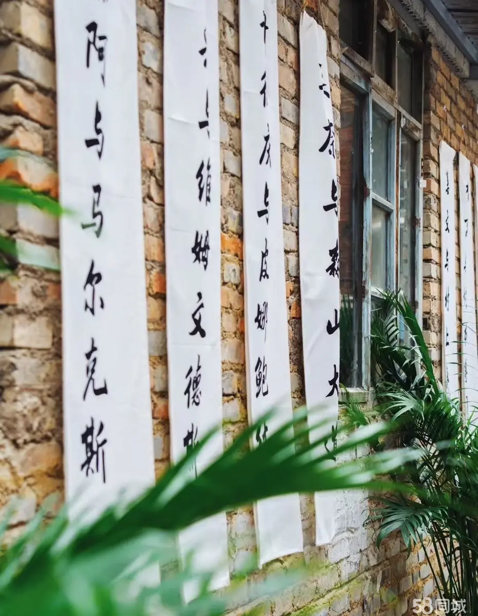 （转让）餐厅营业中设施设备齐全租金便宜装修风格适用多种经营范围