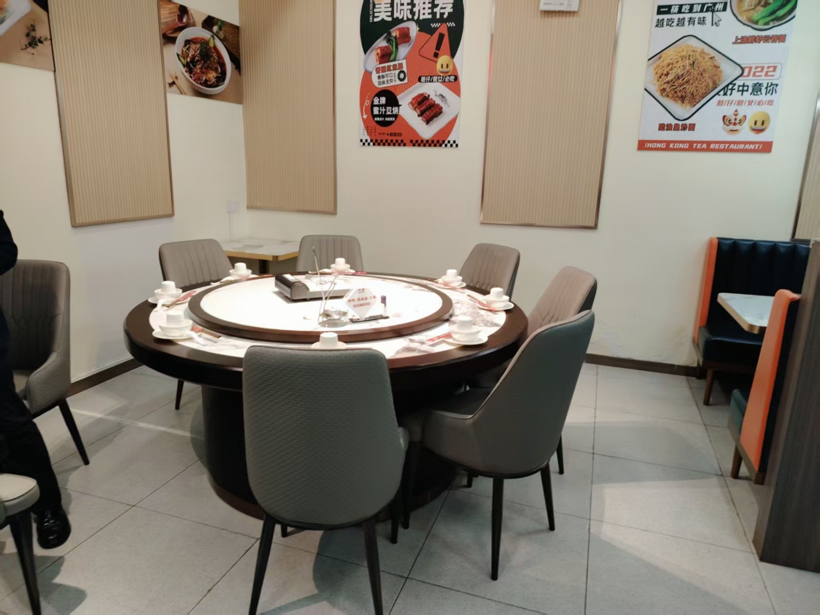 仁怀四转盘方圆荟对面15米大门头餐馆转让