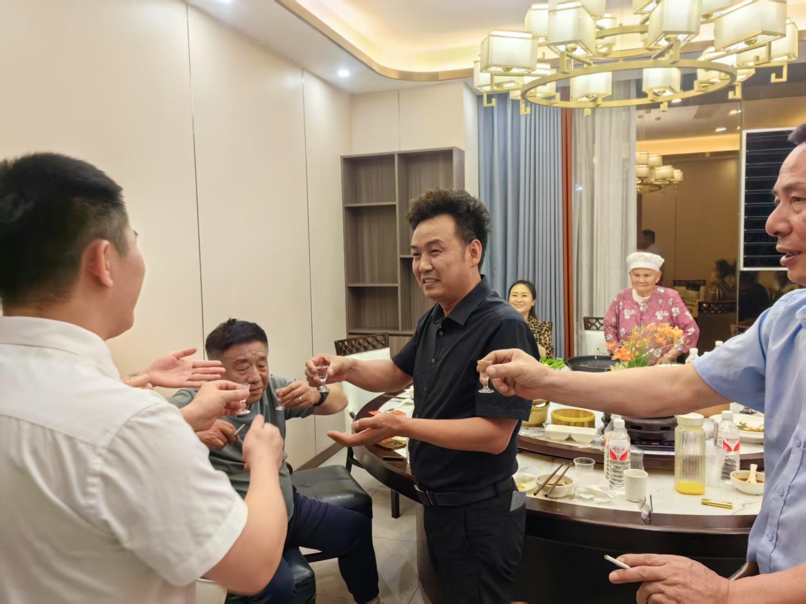仁怀四转盘方圆荟对面15米大门头餐馆转让