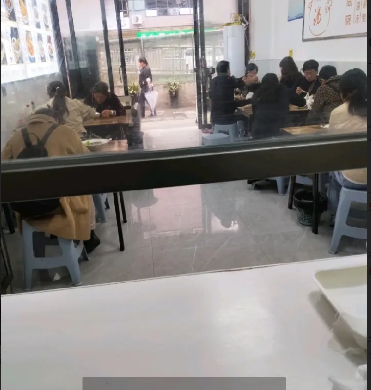 (转让)医学院正对面餐饮店铺