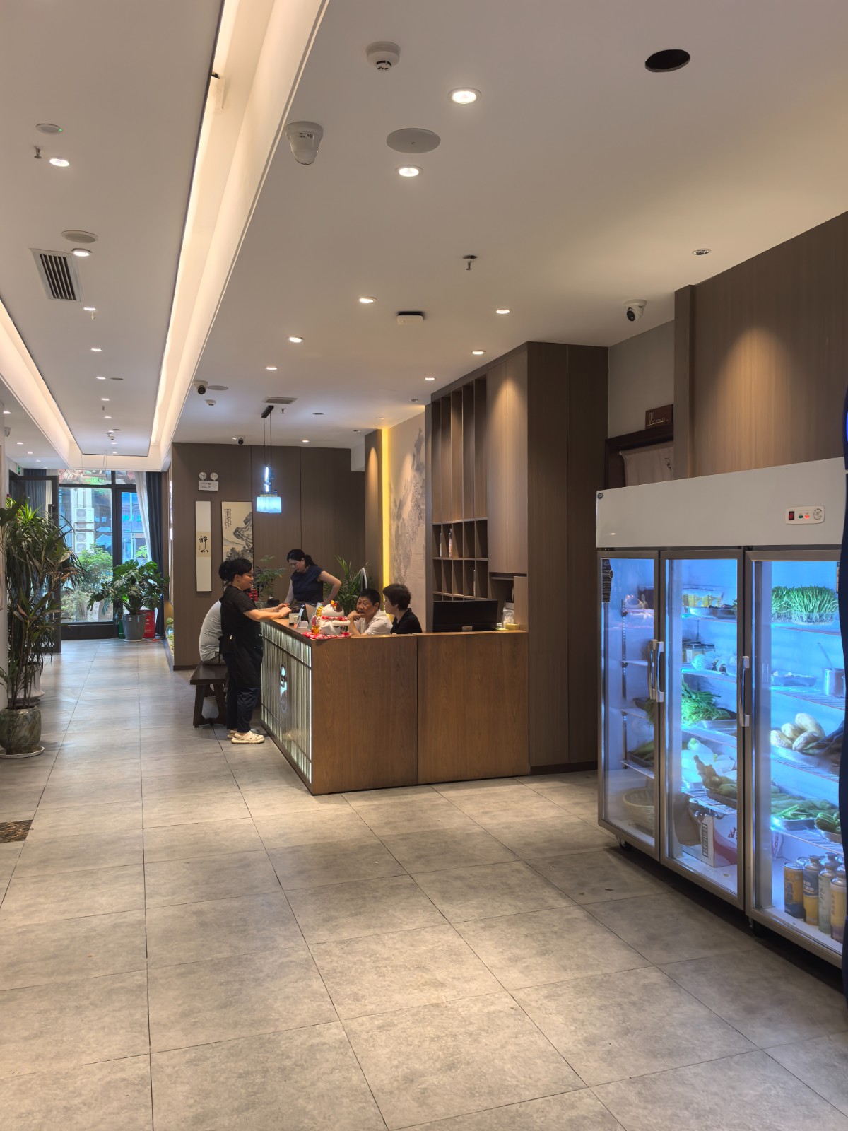 苏州路美食街双门头高端餐厅整体转让
