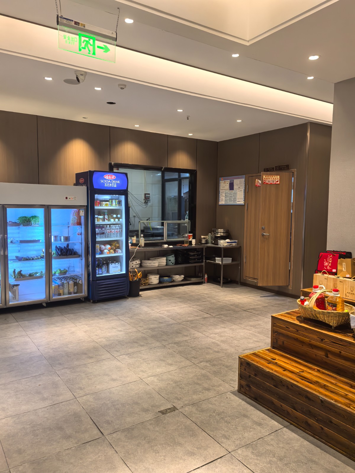 苏州路美食街双门头高端餐厅整体转让