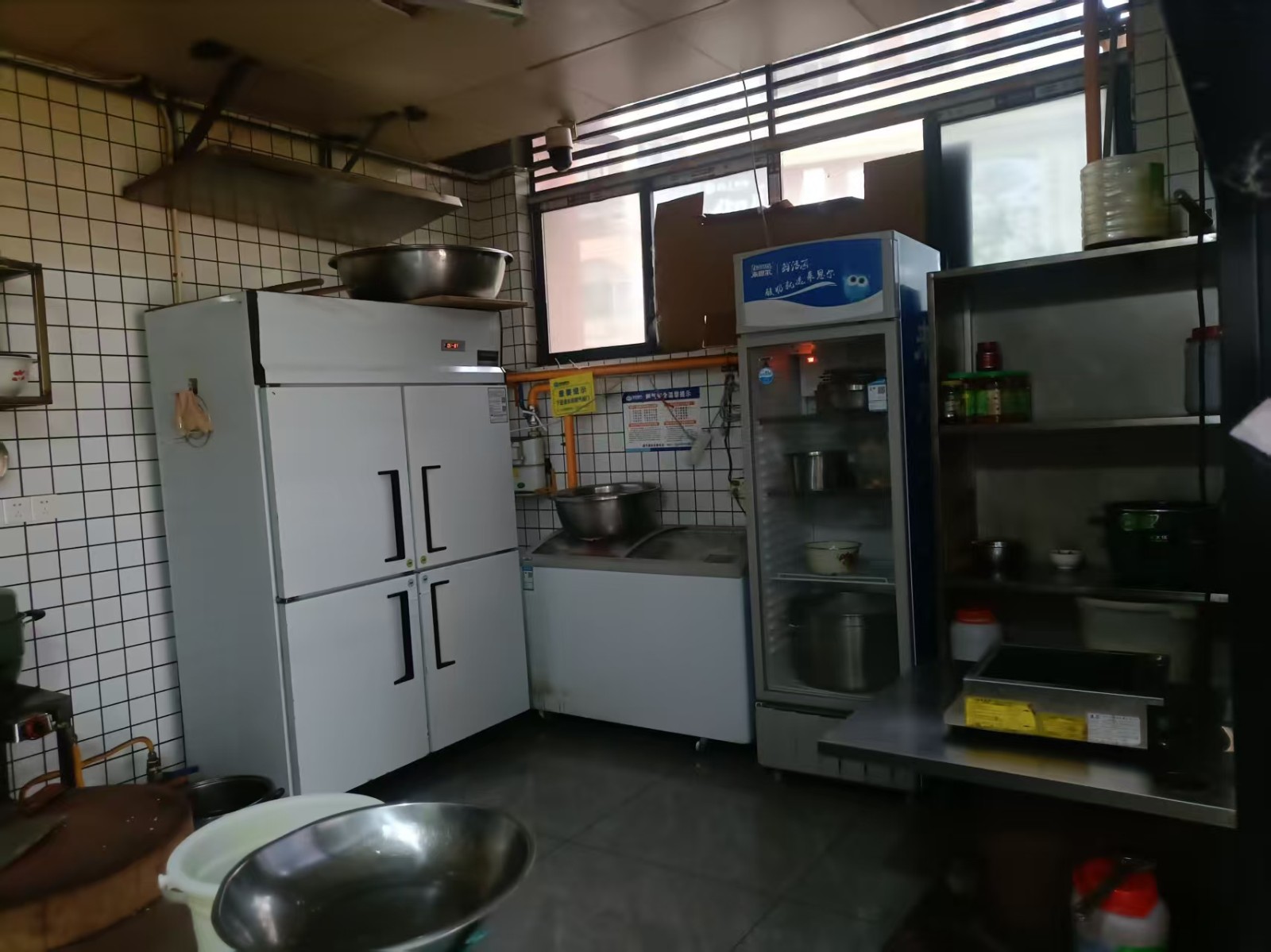 仁怀餐饮一条街小区楼下大门头早餐店整体转让