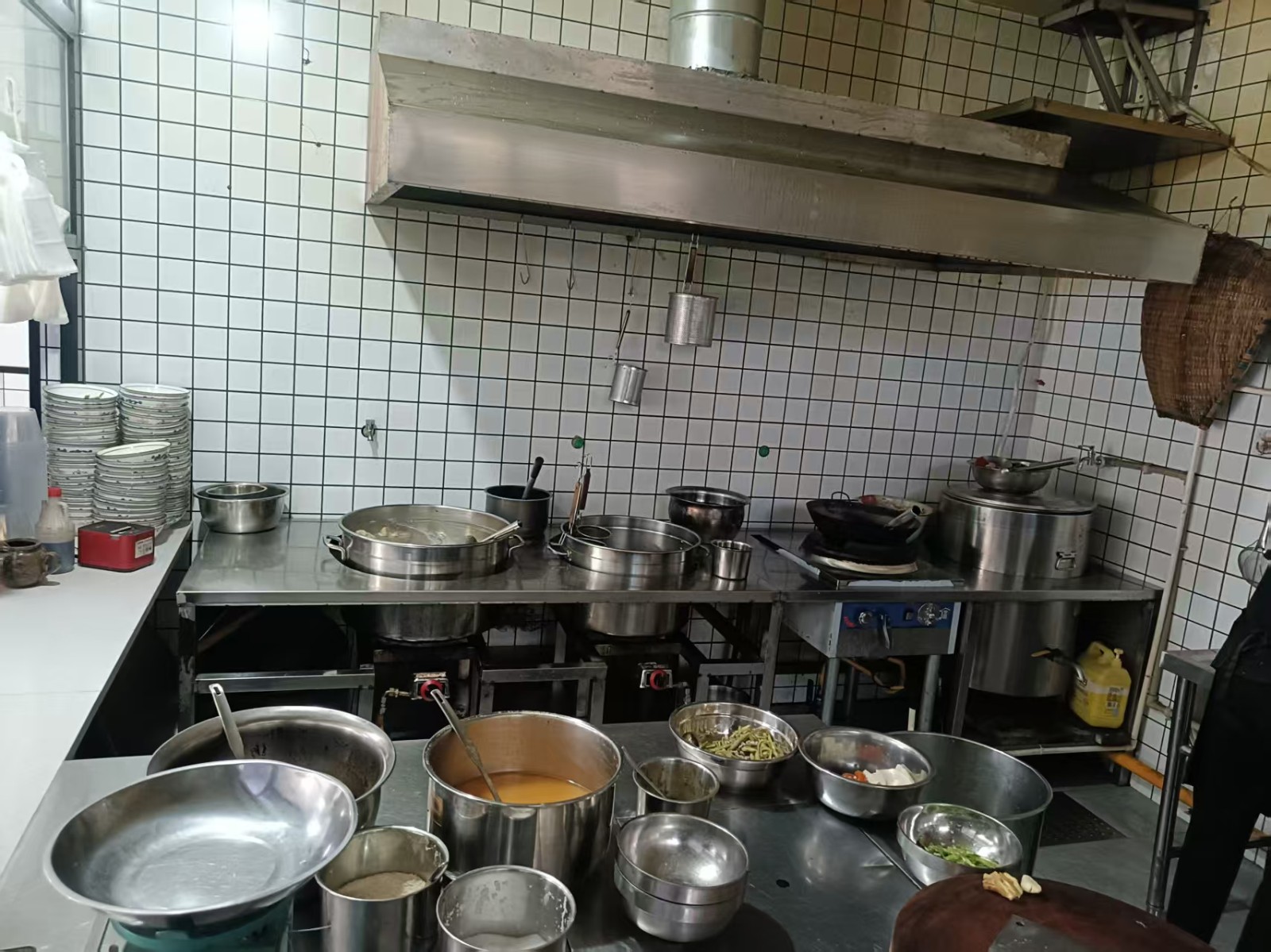 仁怀餐饮一条街小区楼下大门头早餐店整体转让