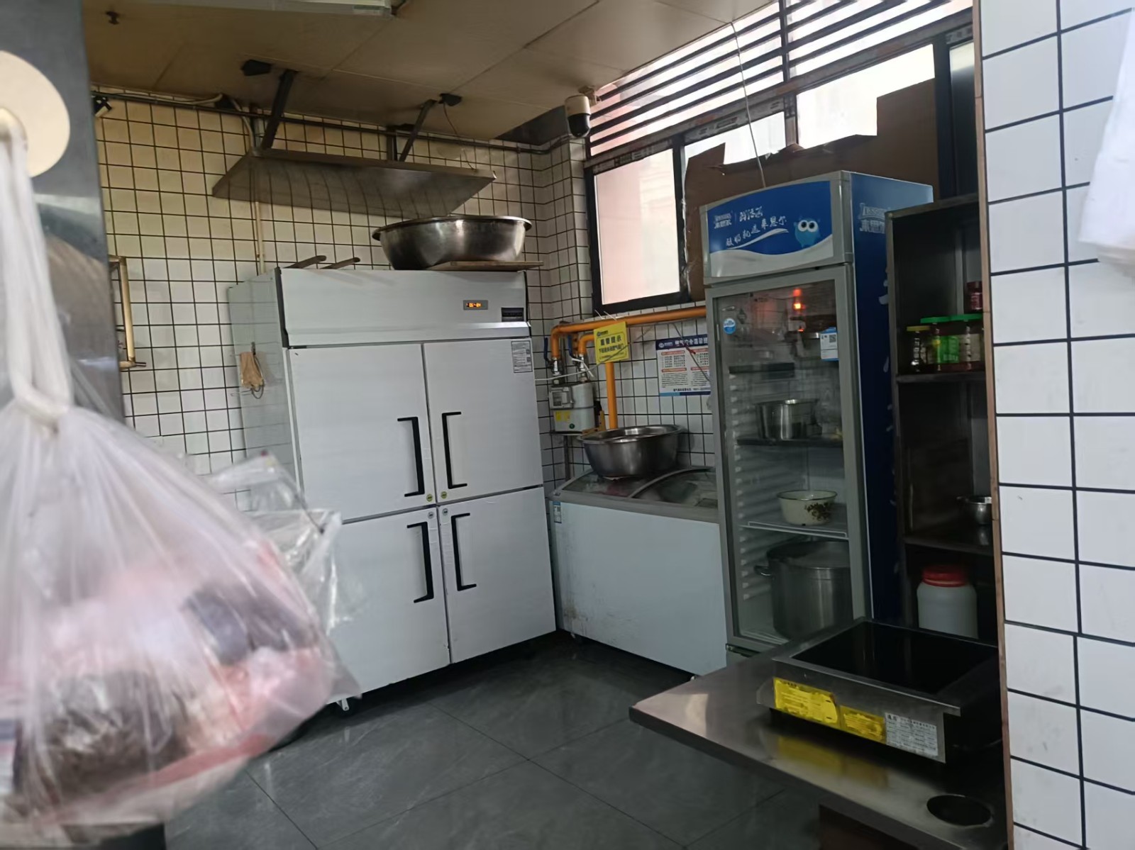 仁怀餐饮一条街小区楼下大门头早餐店整体转让