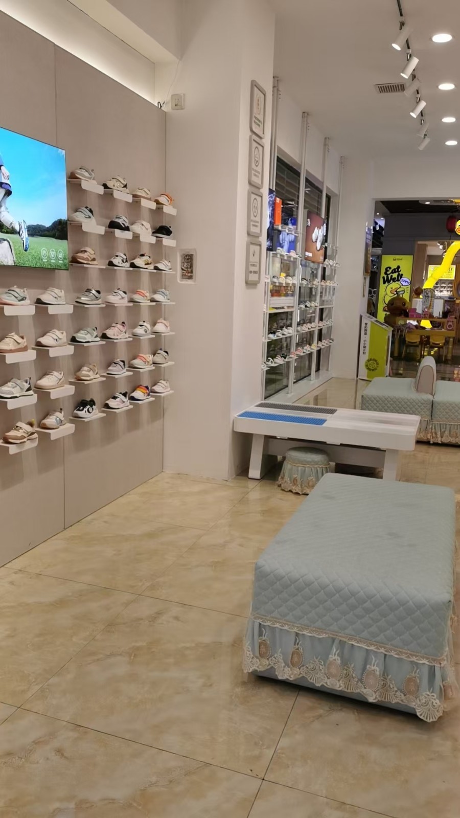 转仁怀国酒城高端一线品牌童鞋店