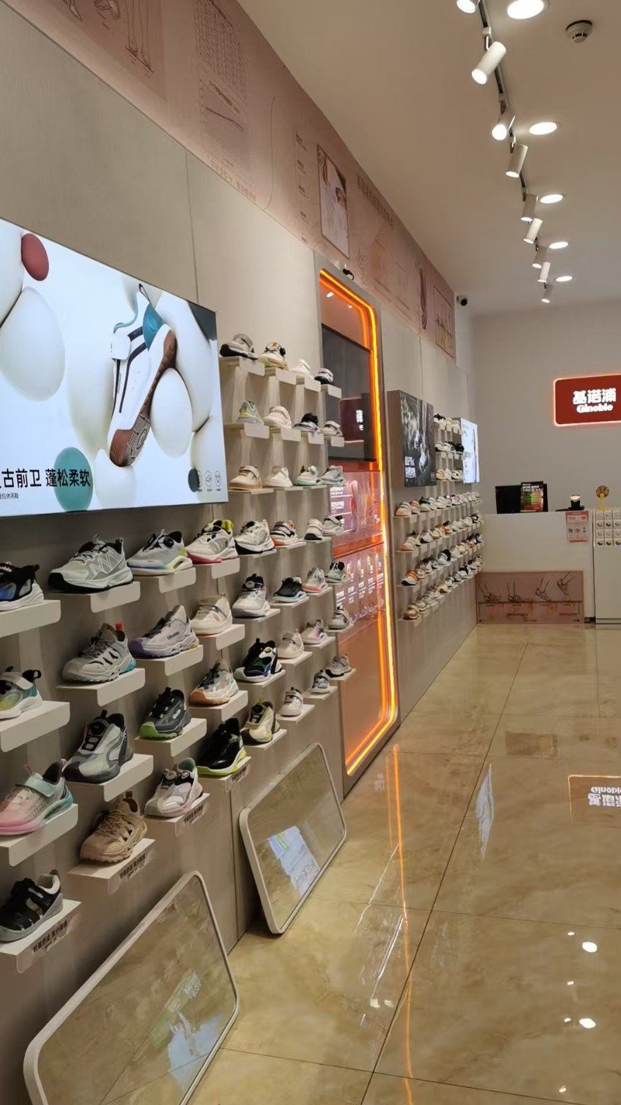 转仁怀国酒城高端一线品牌童鞋店