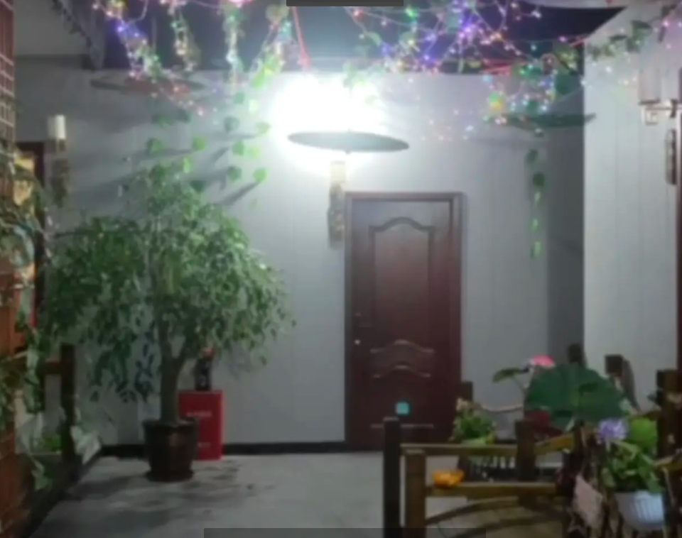 (转让)希望城一期时代广场旁临湖商铺出租，上下两层可分租