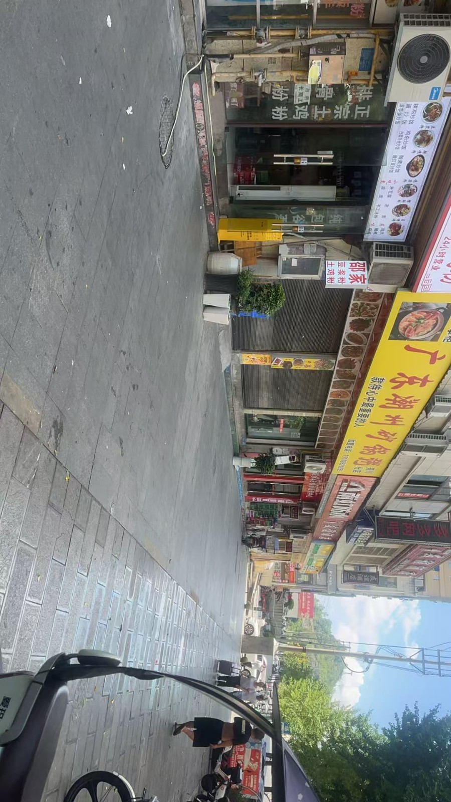 务川县保元广场临街门面转让（可空转）