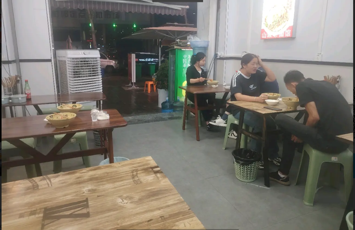 (转让)人流量大，地理位置很好，老板人很好!