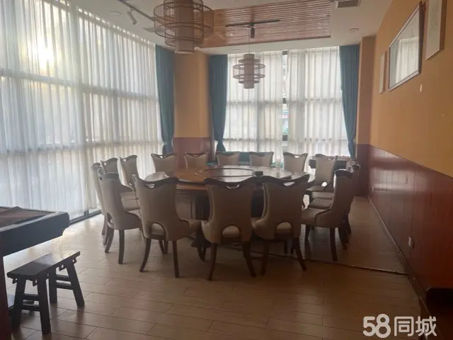 (转让)临街商铺，广场路口，人流量大，