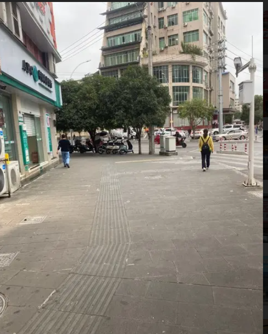 (转让)十字路口，有烟证，有学校