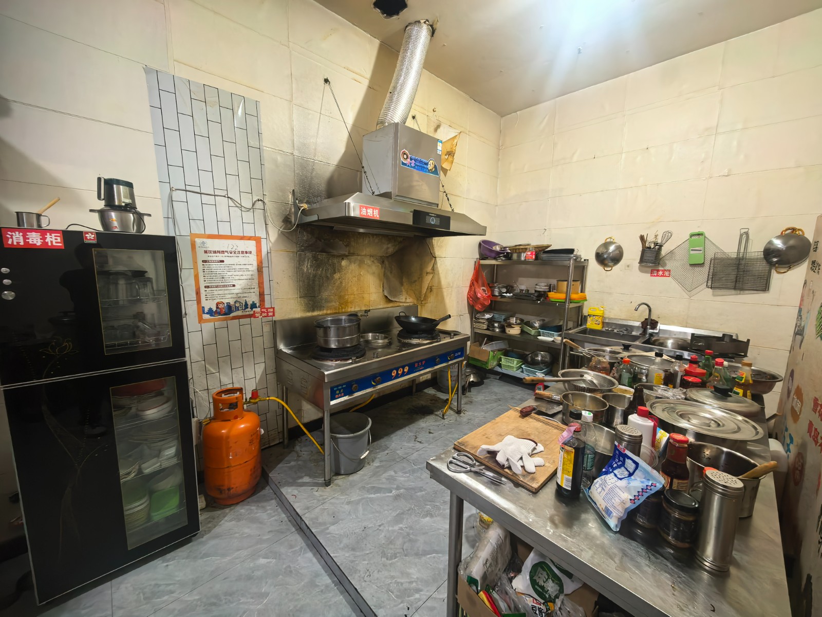 汇川区中庸新天地烧烤店低价转让