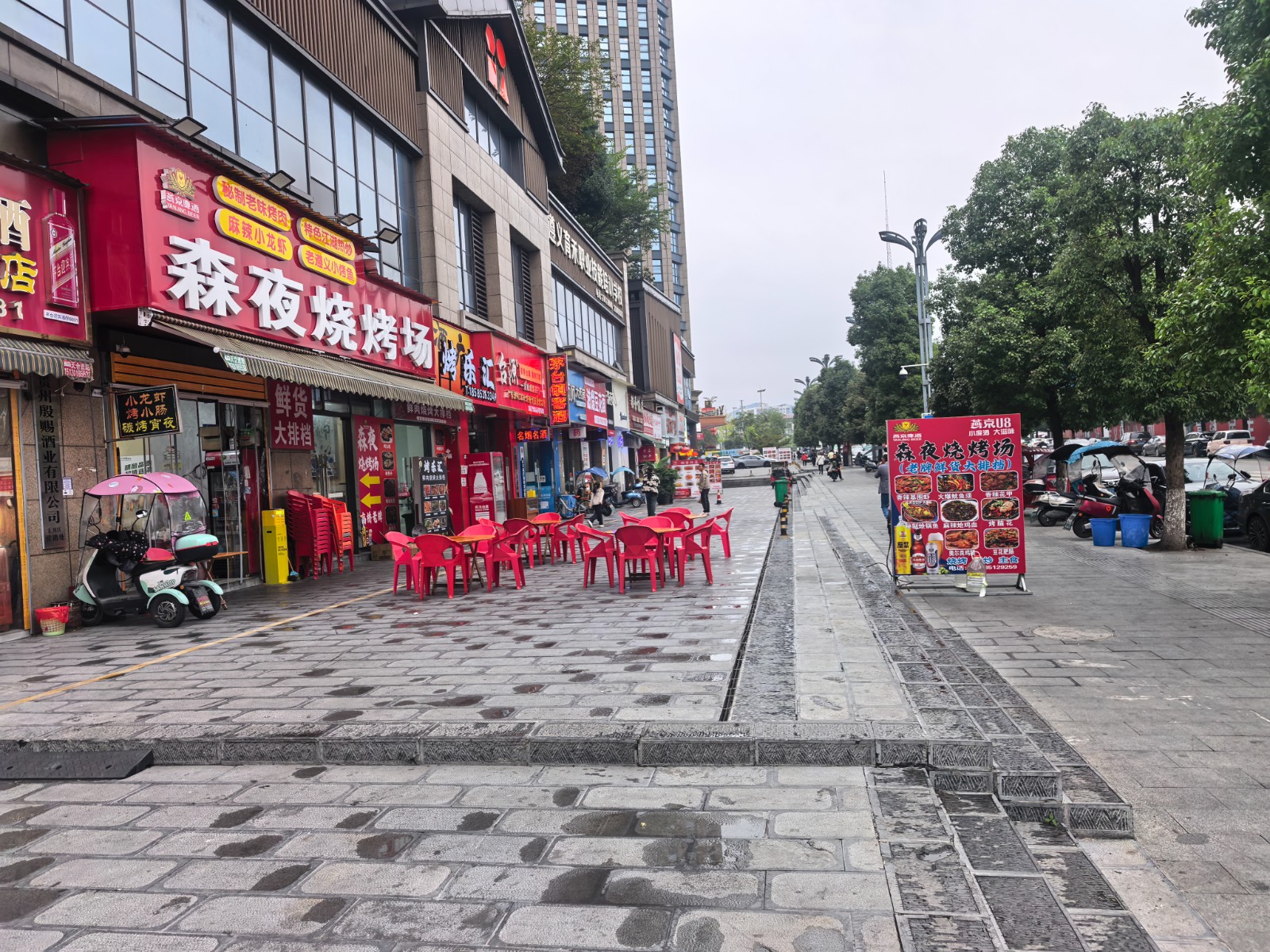 汇川区中庸新天地烧烤店低价转让