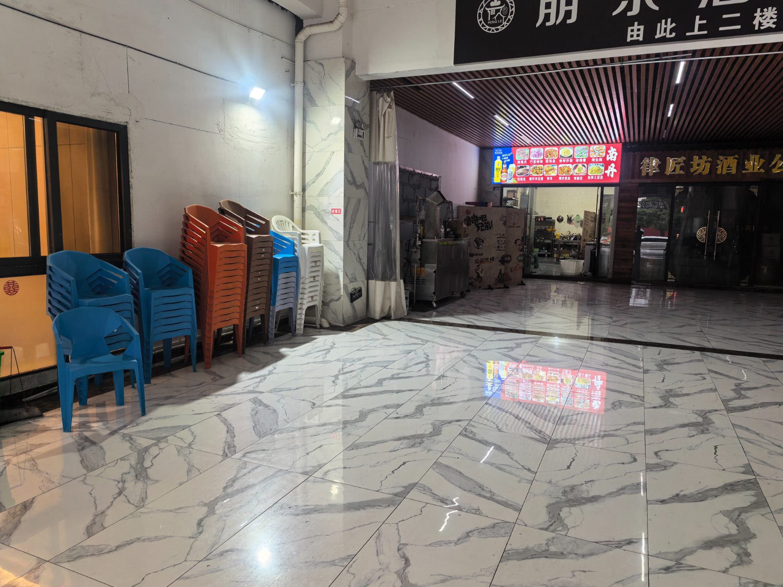 汇川区中庸新天地烧烤店低价转让