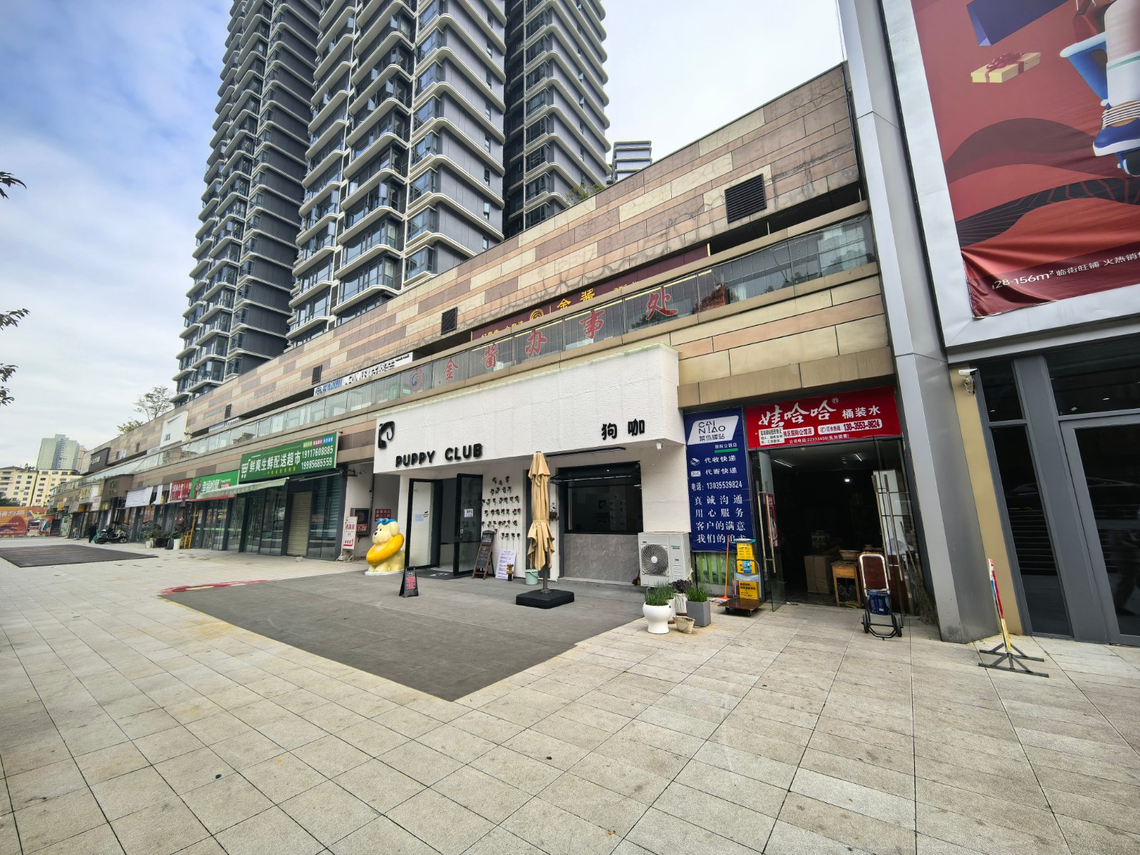 红花岗区剑江路国际公馆精装修超大门头门店空转   