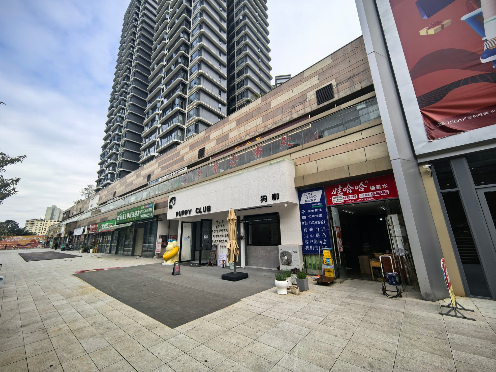 红花岗区剑江路国际公馆精装修超大门头门店空转   