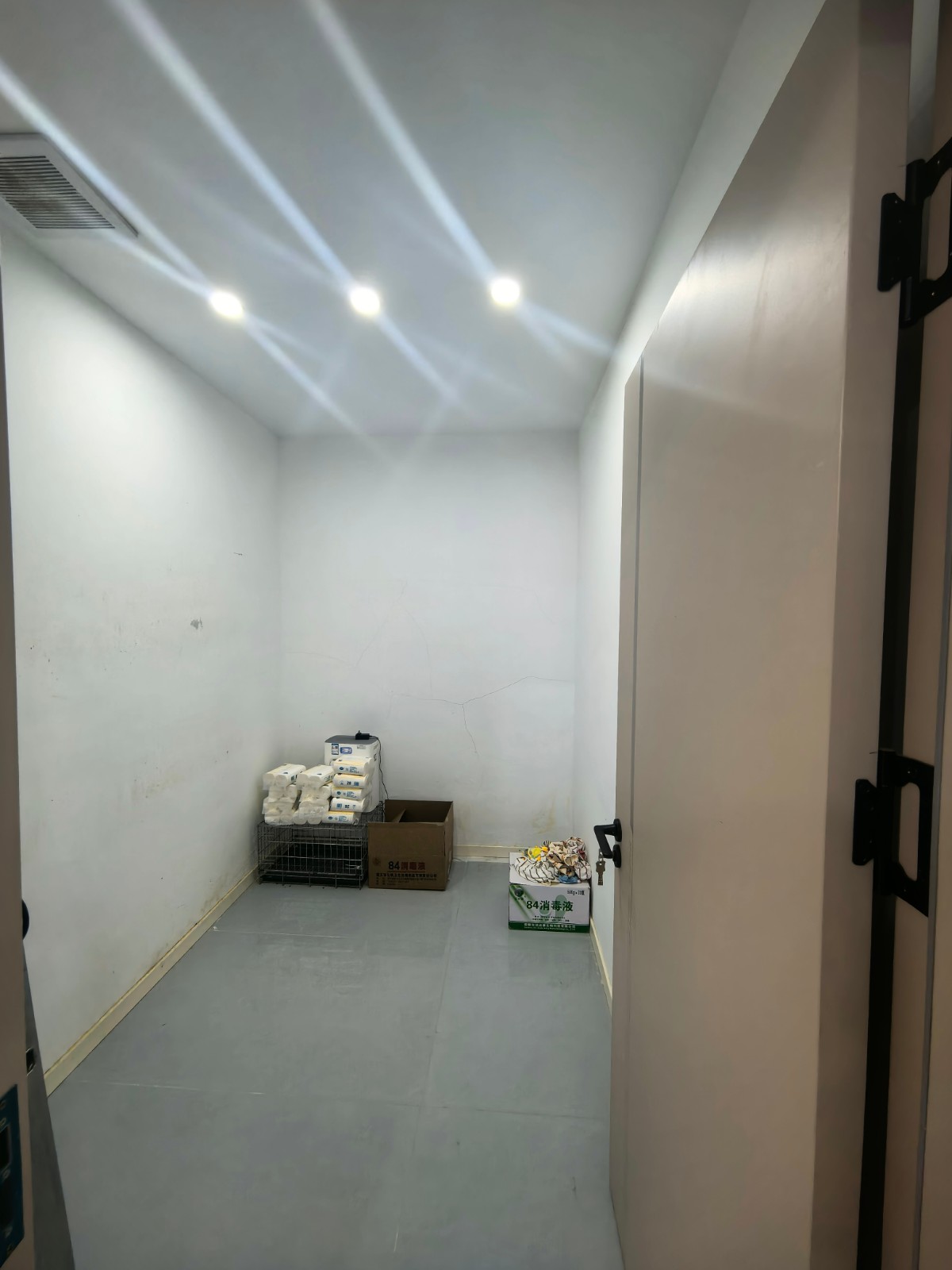 红花岗区剑江路国际公馆精装修超大门头门店空转   