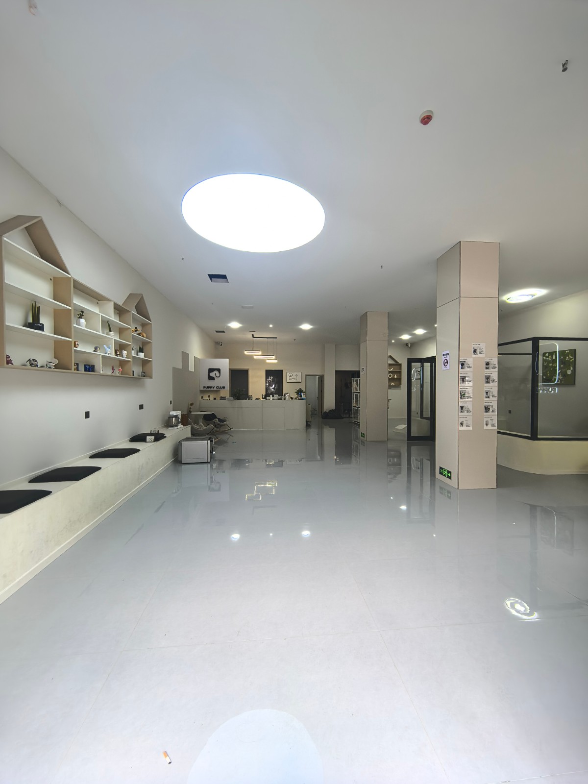 红花岗区剑江路国际公馆精装修超大门头门店空转   